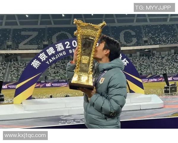 克雷桑荣获直播吧最佳奖杯本赛季已三度当选展现卓越表现